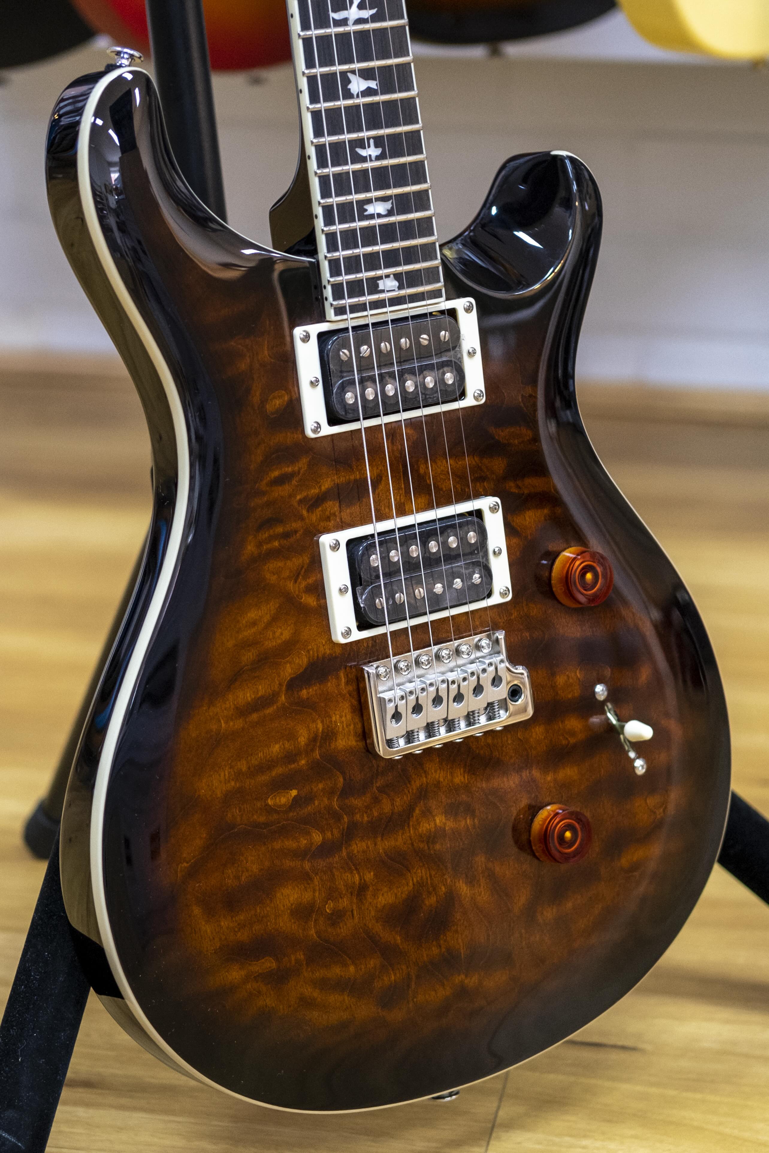 PRS SE Custom 24 Quilt Electric Guitar with Gig Bag (Black Gold Burst)