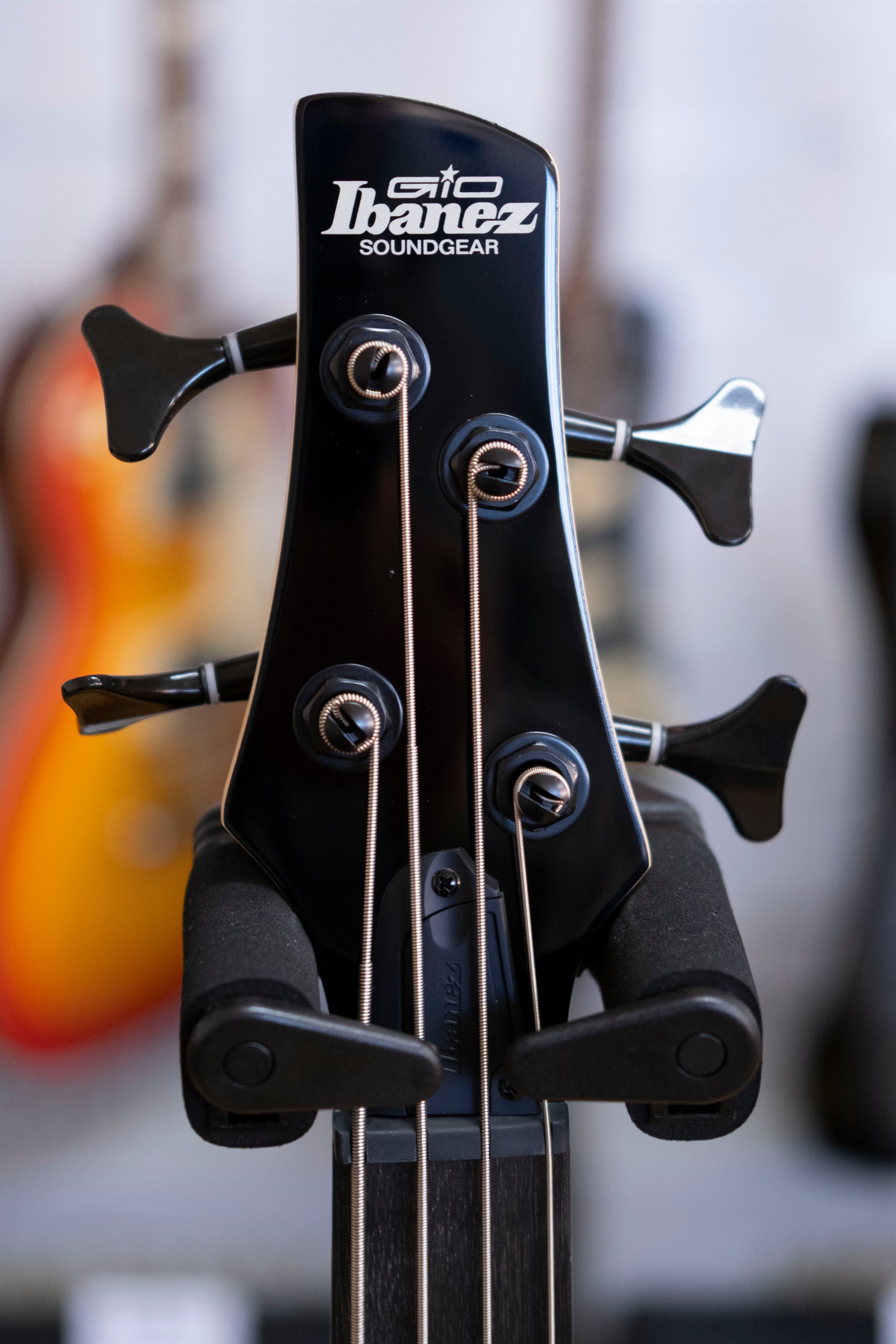 Ibanez Gio SR200B Bass Guitar (Walnut Flat)