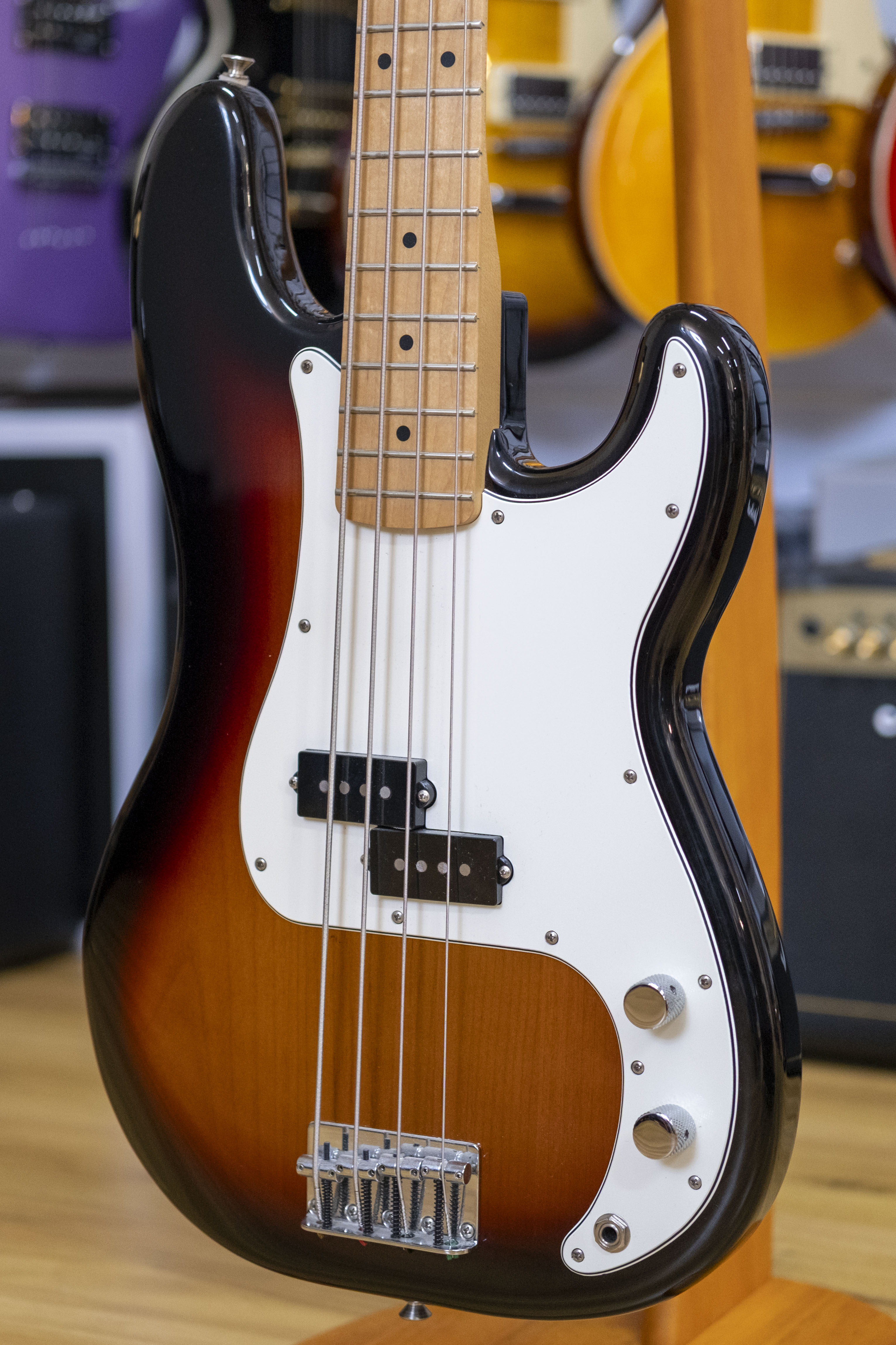 Fender MIM Precision Bass Guitar (Sunburst) (2020, Pre-Owned)