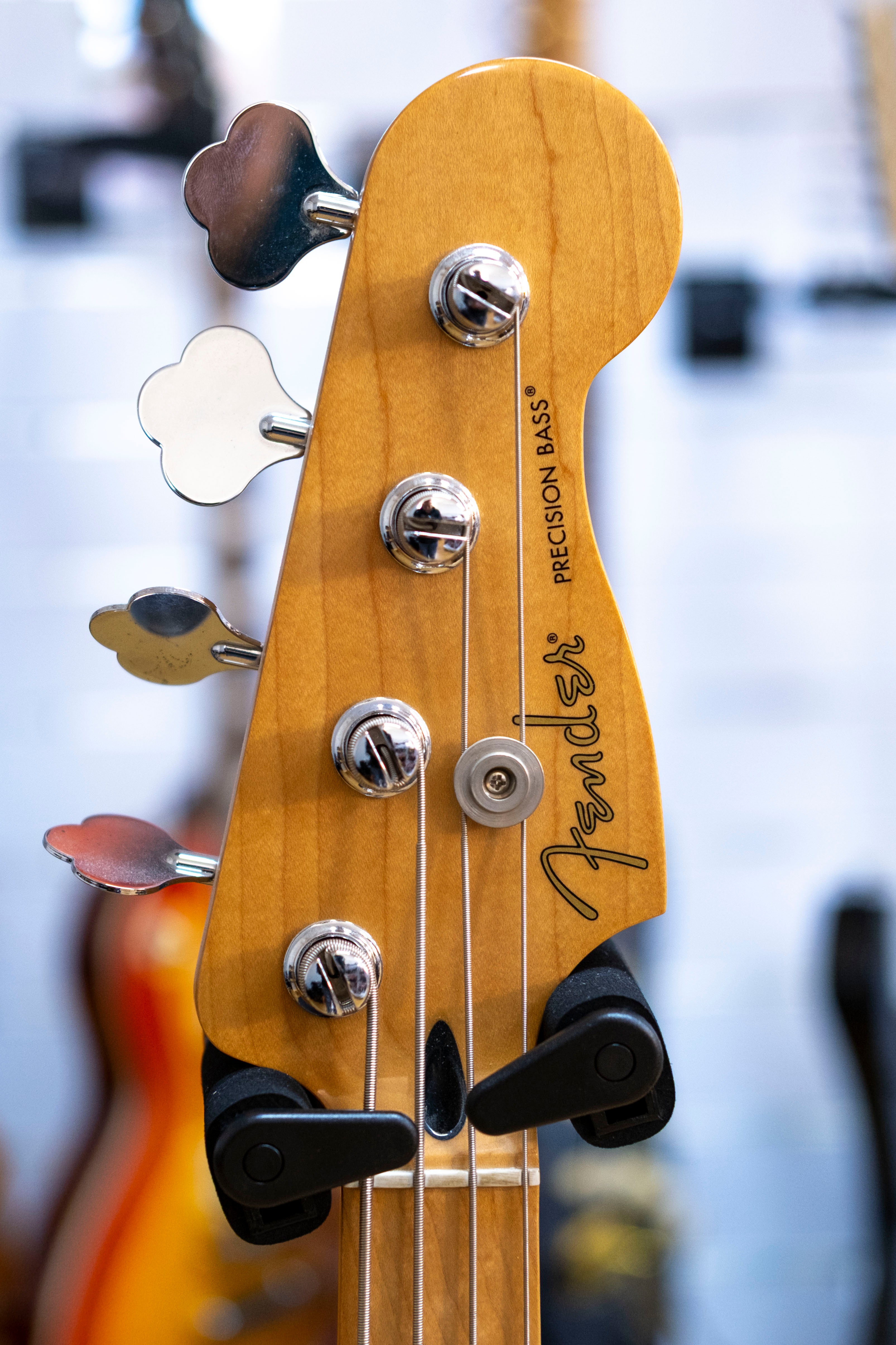 Fender MIM Precision Bass Guitar (Sunburst) (2020, Pre-Owned)