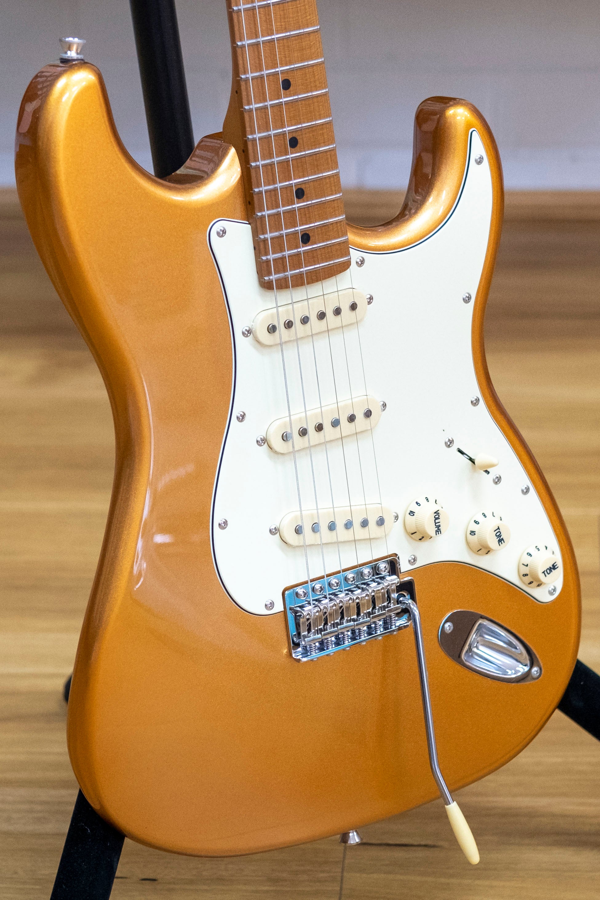 Jet Guitars JS-300 Electric Guitar (Gold)