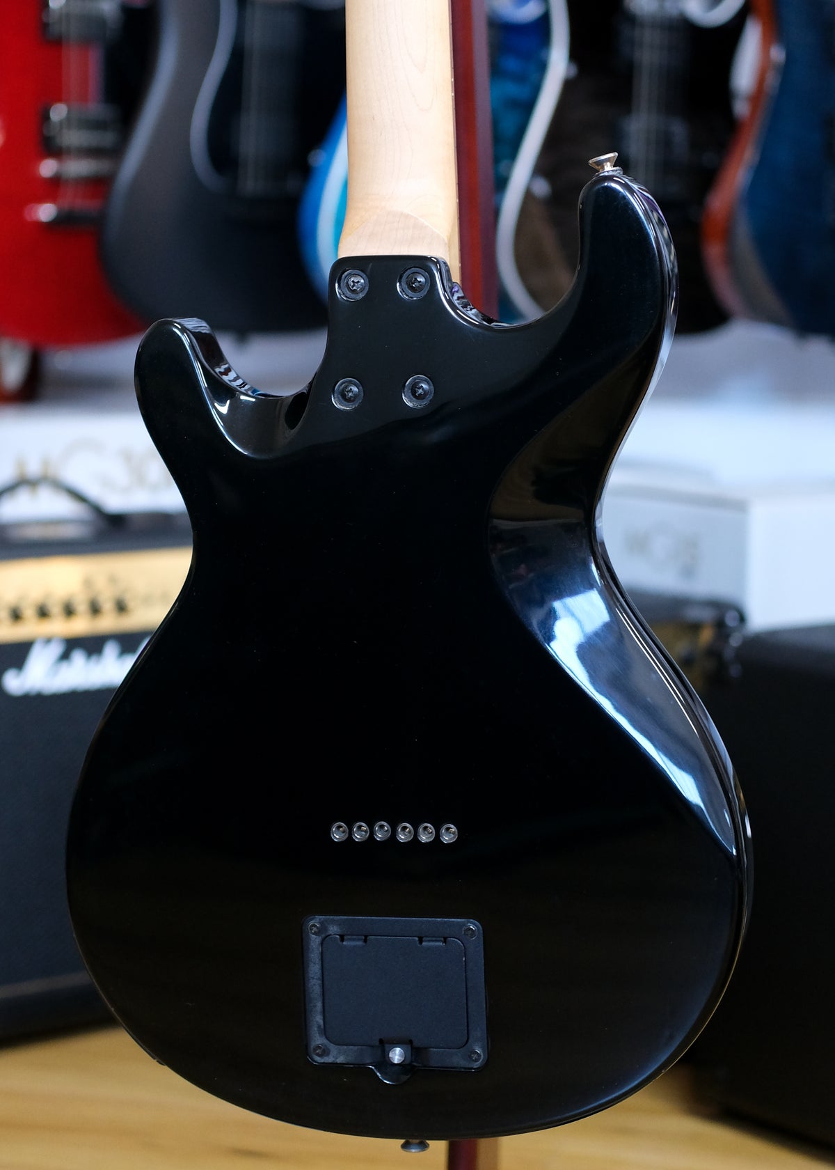 Line 6 Variax 300 Series Electric Guitar (Pre-Owned, 2005)