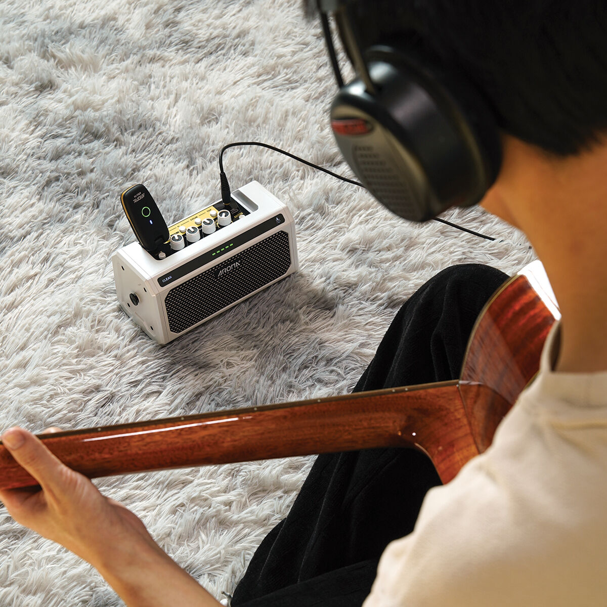 Aroma 10-Watt Battery Powered Acoustic Guitar Amplifier with Drum Machine