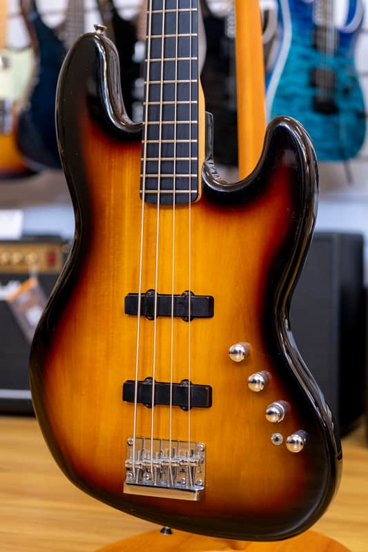 Squier Deluxe Jazz Bass Guitar (3-Tone Sunburst) (Pre-Owned)